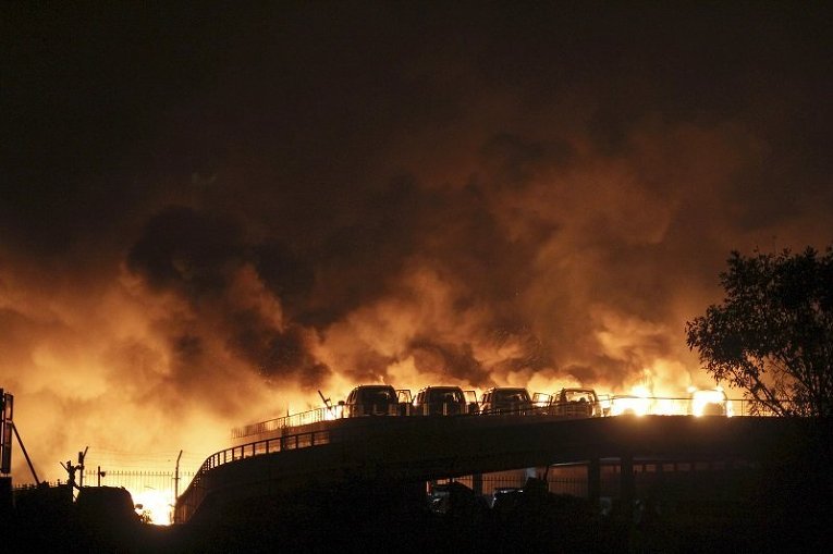 Последствия мощного взрыва в китайском городе Тяньцзине