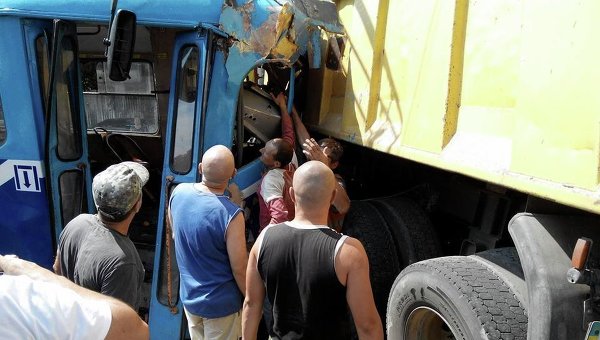 Столкновение грузовика и трамвая в Одессе на Люстдорфской дороге