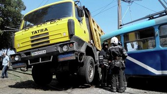 Столкновение грузовика и трамвая в Одессе