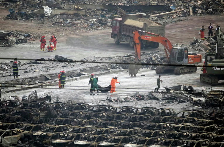 Разбор завалов после взрыва в Тяньцзине, Китай