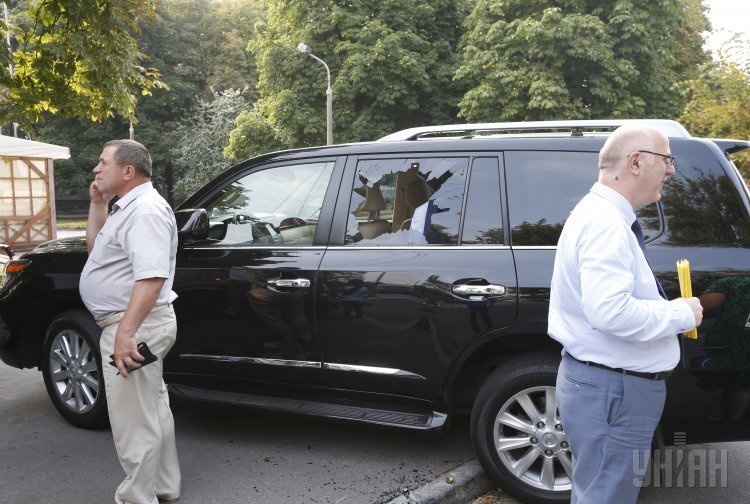 В Киеве обокрали автомобиль экс-посла Грузии в Украине Григола Катамадзе