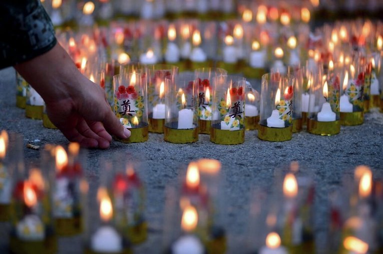 Траур по погибшим в теракте в Таиланде