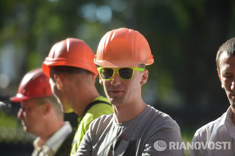 Пикет строителей перед отелем Hilton Kyiv