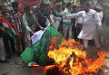 В Индии, в знак протест против стрельбы пакистанских военных вдоль линии разграничения, сожгли флаг Пакистана