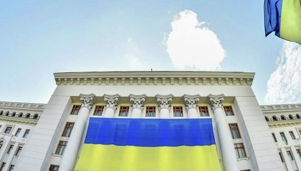 Государственный флаг Украины на здании Администрации президента