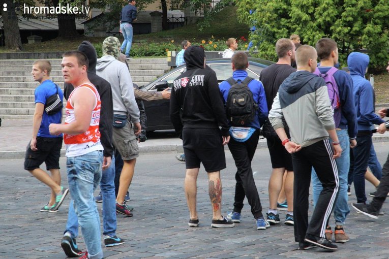 Милиция и футбольные фанаты в центре Киева