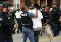 Задержание наиболее активных участников митинга в Сент-Луисе, где был застрелен афроамериканец