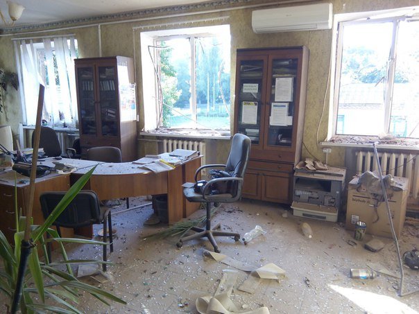 Разрушения в Авдеевке - снаряды попали в школу