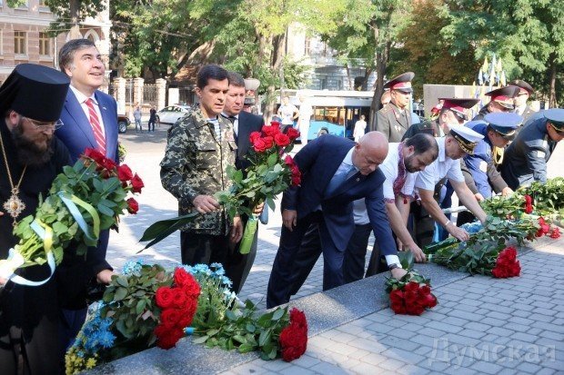 Руководство Одессы возложило цветы к памятнику Тараса Шевченко