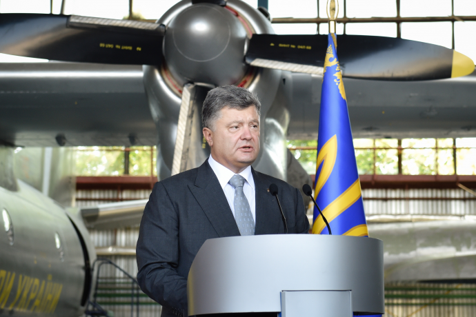 Петр Порошенко на государственном предприятии Завод 410 гражданской авиации