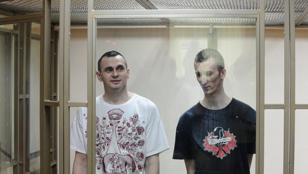 Режиссер Олег Сенцов (слева) и Александр Кольченко