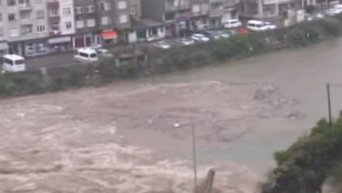 Жертвами наводнений на севере Турции стали 8 человек. Видео