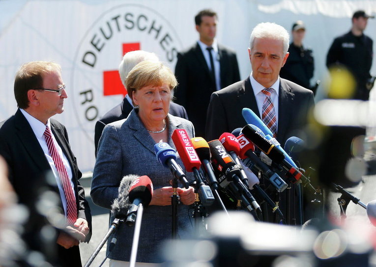 Канцлер Германии Ангела Меркель делает заявление в Хейденау близ Дрездена
