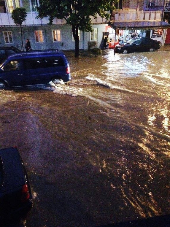 Потоп в Батуми: на город обрушился мощный ливень