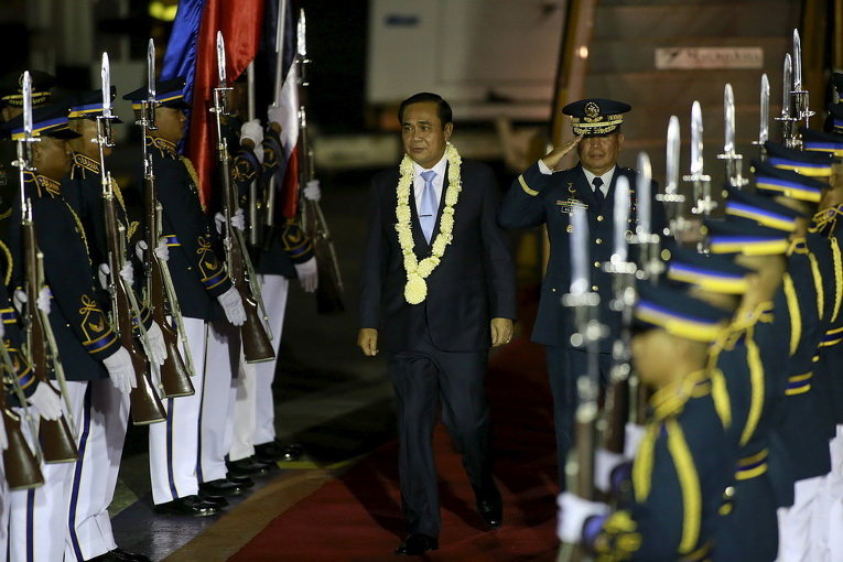 Премьер-министр Таиланда генерал Прают Чан-Оча по прибытии на авиабазу в городе Пасай, Манила