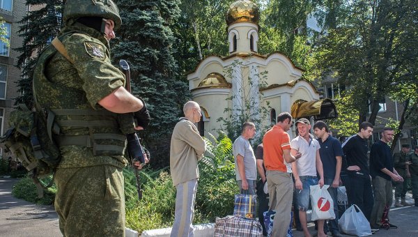 ДНР передала Киеву пленных силовиков. Архивное фото