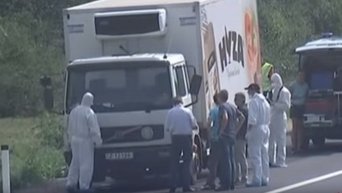 Грузовик с трупами десятков нелегальных мигрантов обнаружен в Австрии. Видео