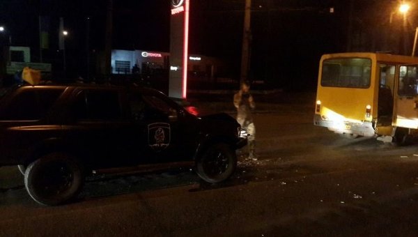 В Кировограде военный внедорожник столкнулся с маршруткой