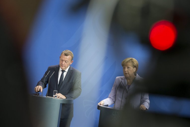 Канцлер Германии Ангела Меркельи премьер-министр Дании Расмуссен Л.Лёкке на пресс-конференции в Берлине