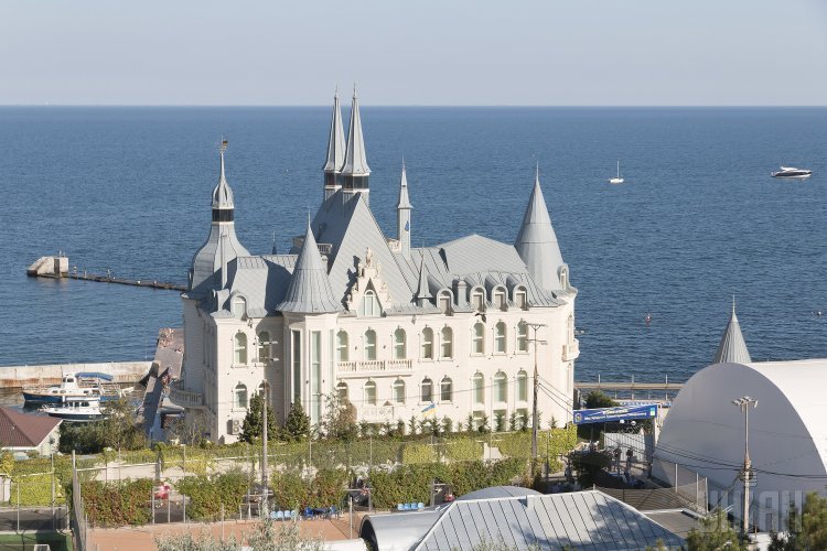 В Одессе активисты штурмовали замок у моря Кивалова