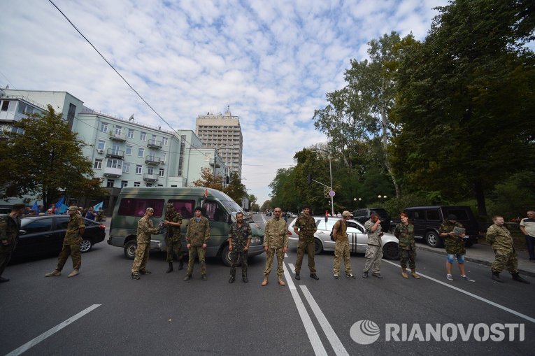 Блокирование движения по улице Грушевского у здания Верховной Рады