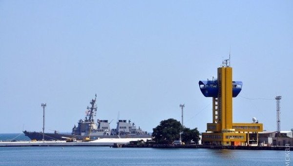 В Одесский порт зашел ракетный эсминец Соединенных Штатов