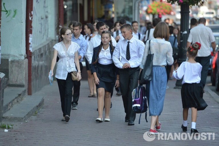 Первоклассники и первокурсники на улицах Киева