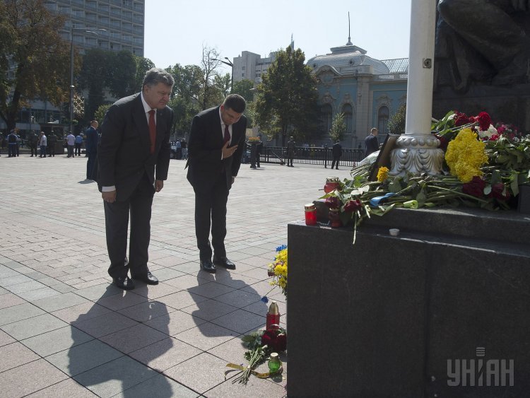 Петр Порошенко и Владимир Гройсман на месте столкновений под Верховной Радой Украины