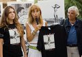 Презентация футболок с изображением актрисы Клаудии Кардинале на Венецианском кинофестивале