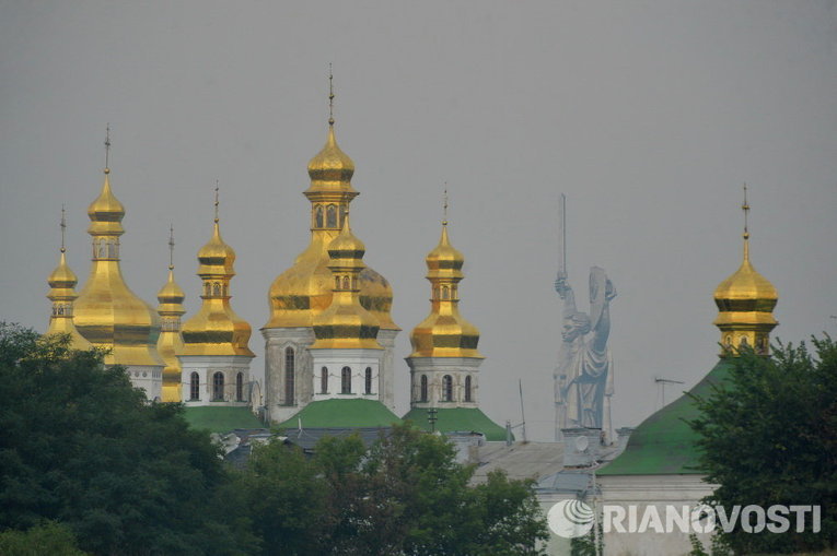 Киев в дыму от лесного пожара