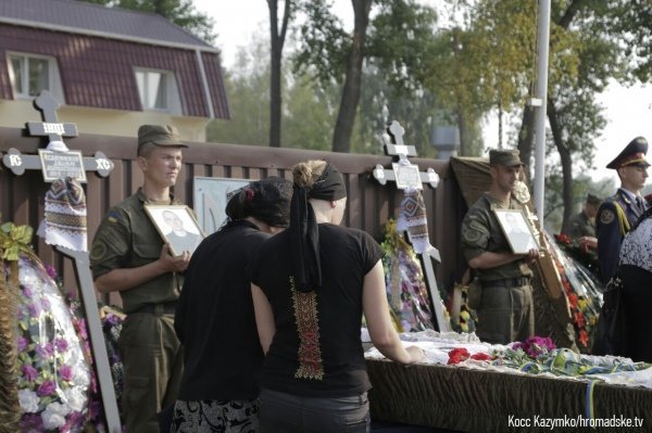 В Новых Петровцах попрощались с двумя погибшими бойцами Нацгвардии