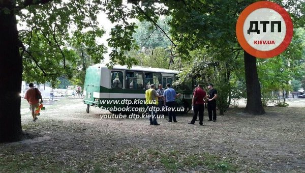 Автобус со студентами попал в ДТП в Киеве