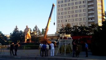 Демонтаж памятника Владимиру Ленину в Ильичевске