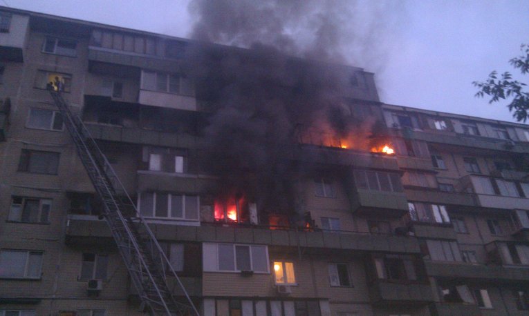 Из горящей девятиэтажки Киева спасли 14 взрослых и 6 детей