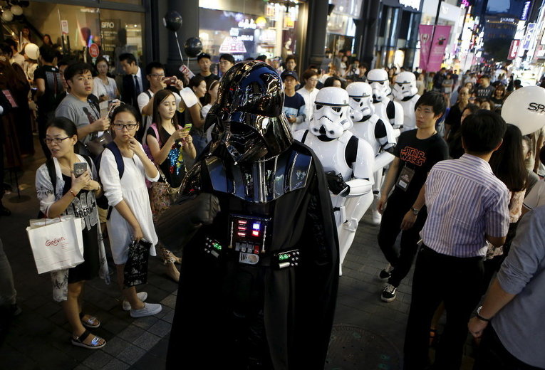 Промо-акция в Сеуле после выпуска новых игрушек и других товаров, посвященных фильму Звездные войны
