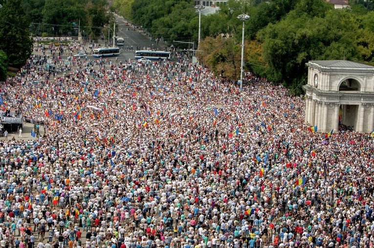 Многотысячные протесты в Кишиневе