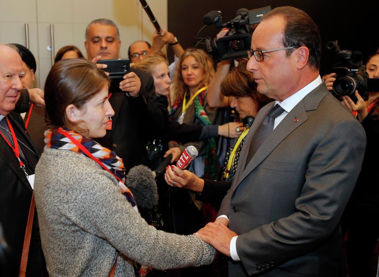 Президент Франции Франсуа Олланд и писательница Цзинань Бадел, защищающая права женщин на Ближнем Востоке на одновдневной конференции ООН.