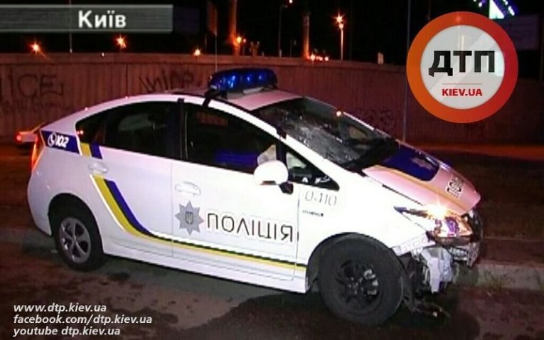 ДТП с участием патрульного полицейского Тойота Приус в Киеве