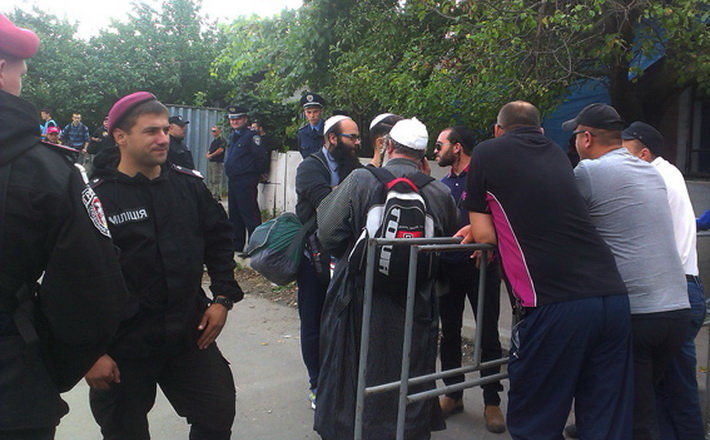 Черкасские милиционеры усиленно патрулируют палаточный городок хасидов