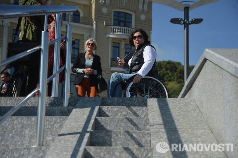 Инспектирование Почтовой площади в Киеве на вопрос доступности для инвалидов