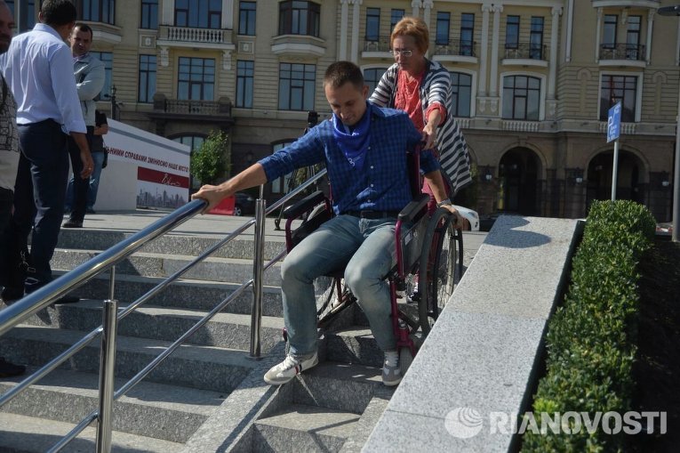 Инспектирование Почтовой площади в Киеве на вопрос доступности для инвалидов