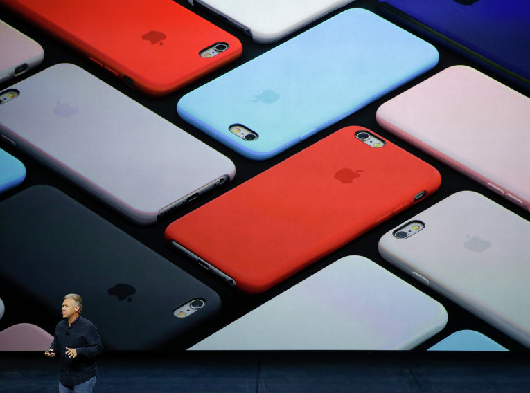 Акции американской компании Apple перешли от роста к падению в ходе презентации новых iPhone 6S и iPhone 6S Plus, свидетельствуют данные торгов.