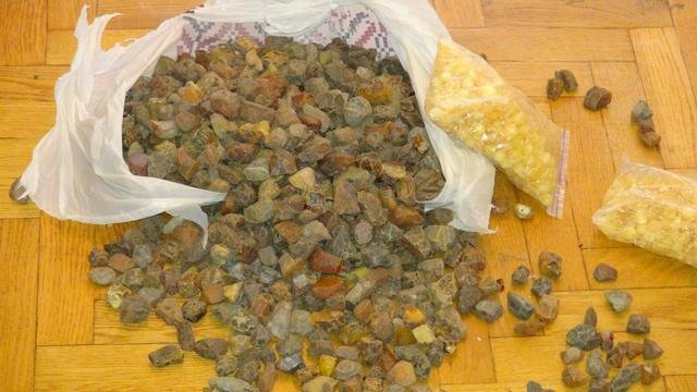 В Волынской области налоговики изъяли 13 килограммов янтаря