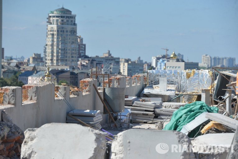 Демонтаж незаконной застройки в Киеве