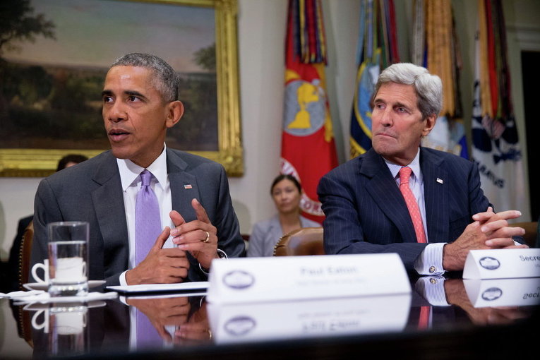 Президент США Барак Обама и госсекретарь Джон Керри на обсуждении иранской ядерной проблемы