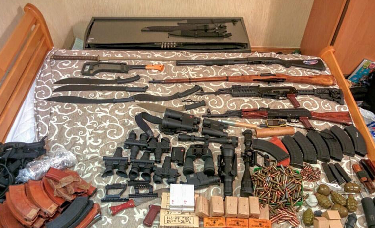 Изъятый арсенал оружия по делу комбата Слобожанщины, которого подозревают в покушении на Арсена Авакова