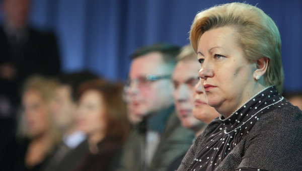 Глава секретариата президента Украины Вера Ульянченко на пресс-конференции кандидата в президенты Украины Виктора Ющенко.
