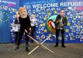 Актеры с помощью кукол попытались изобразить как лидеры ЕС пытаются решить миграционный кризис.