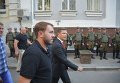 Олег Ляшко и Андрей Лозовой идут на заседание суда по делу Игоря Мосийчука