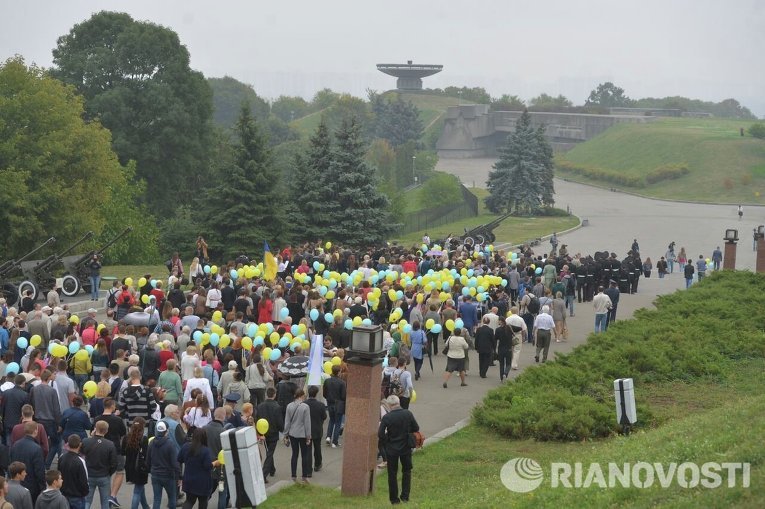 Марш, посвященный Международному дню мира, в центре Киева